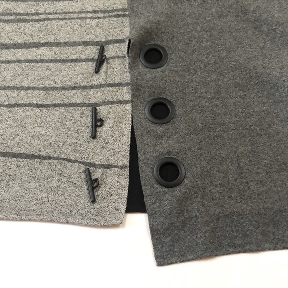 Nic+Zoe Toggle-Trimmed Asymmetric Color-Blocked Sweater - Picture 5 of 14